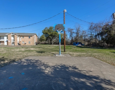 520 Laredo St - Photo Thumbnail 6