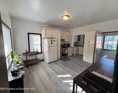 719 Saginaw Street - Photo Thumbnail 6