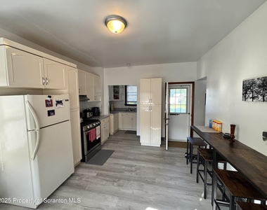 719 Saginaw Street - Photo Thumbnail 7