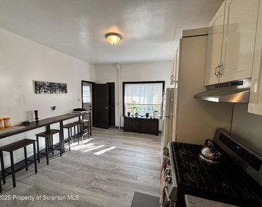 719 Saginaw Street - Photo Thumbnail 9
