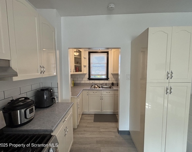 719 Saginaw Street - Photo Thumbnail 8