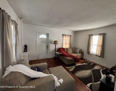 719 Saginaw Street - Photo Thumbnail 11