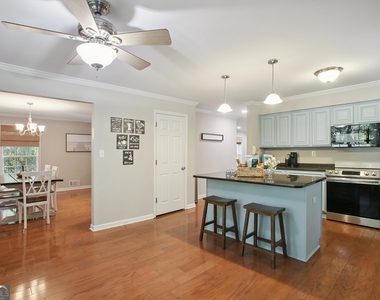 102 Hickory Drive - Photo Thumbnail 12