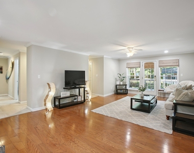 102 Hickory Drive - Photo Thumbnail 6