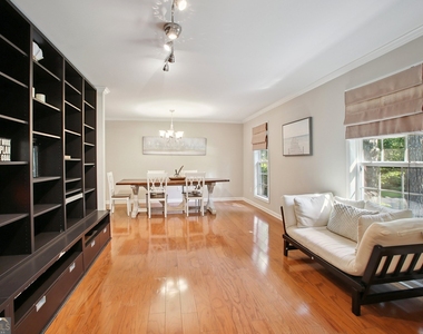 102 Hickory Drive - Photo Thumbnail 7