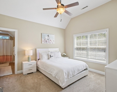 728 Gittings Avenue - Photo Thumbnail 15