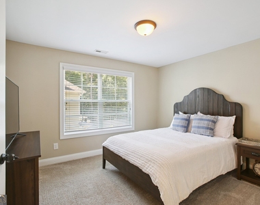 728 Gittings Avenue - Photo Thumbnail 17