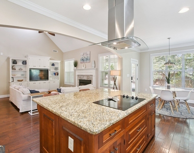728 Gittings Avenue - Photo Thumbnail 8