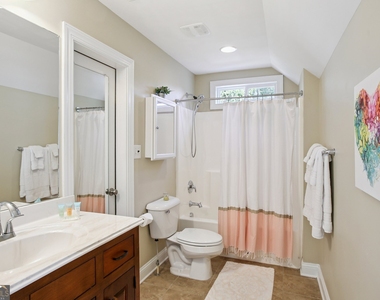 728 Gittings Avenue - Photo Thumbnail 16