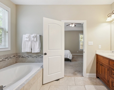 728 Gittings Avenue - Photo Thumbnail 12