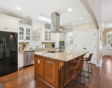 728 Gittings Avenue - Photo Thumbnail 5