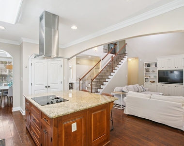 728 Gittings Avenue - Photo Thumbnail 2