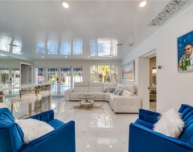 417 Ne 15th Avenue - Photo Thumbnail 3