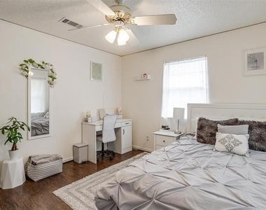 3217 Lubbock Avenue - Photo Thumbnail 23
