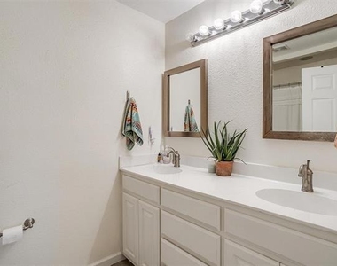 3217 Lubbock Avenue - Photo Thumbnail 27