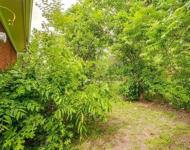 3217 Lubbock Avenue - Photo Thumbnail 36
