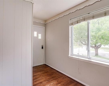 3217 Lubbock Avenue - Photo Thumbnail 4
