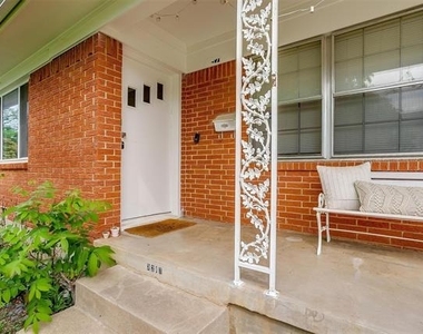 3217 Lubbock Avenue - Photo Thumbnail 2