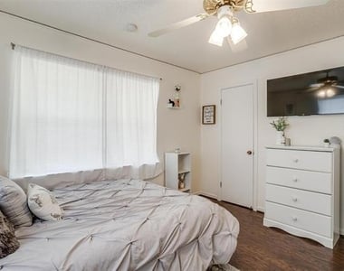 3217 Lubbock Avenue - Photo Thumbnail 22