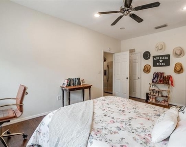 3217 Lubbock Avenue - Photo Thumbnail 31