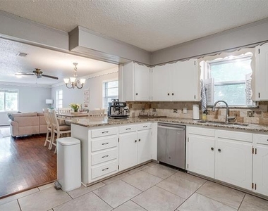 3217 Lubbock Avenue - Photo Thumbnail 13