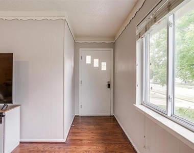 3217 Lubbock Avenue - Photo Thumbnail 3