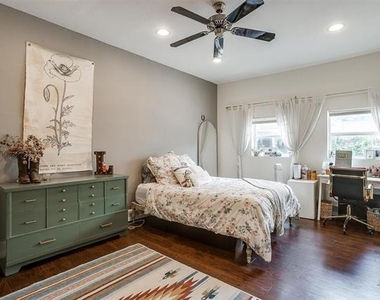 3217 Lubbock Avenue - Photo Thumbnail 29