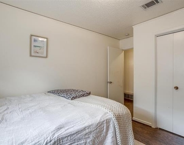 3217 Lubbock Avenue - Photo Thumbnail 26