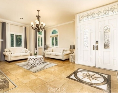 2328 Benedict Canyon Drive - Photo Thumbnail 4