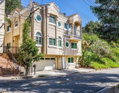 2328 Benedict Canyon Drive - Photo Thumbnail 2