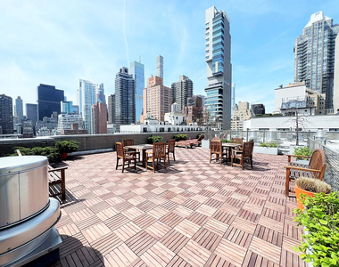 East 63rd Street - Photo Thumbnail 7