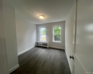 65 Audrey Avenue - Photo Thumbnail 3