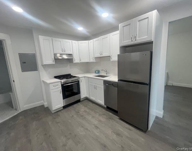65 Audrey Avenue - Photo Thumbnail 4