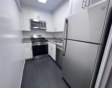 East 61st Street - Photo Thumbnail 4