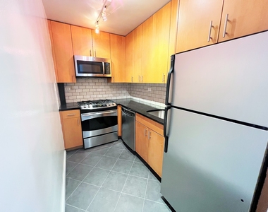 East 63rd Street - Photo Thumbnail 5