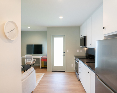 901 E Edenton Street - Photo Thumbnail 15