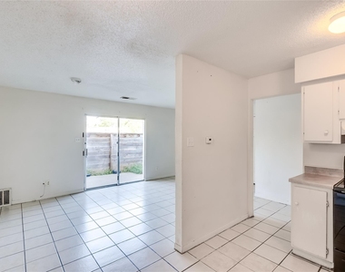 2215 Mission Hill Cir - Photo Thumbnail 8