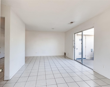 2215 Mission Hill Cir - Photo Thumbnail 2