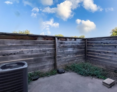2215 Mission Hill Cir - Photo Thumbnail 17