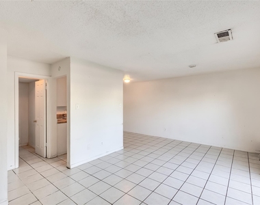 2215 Mission Hill Cir - Photo Thumbnail 4
