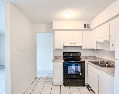 2215 Mission Hill Cir - Photo Thumbnail 6