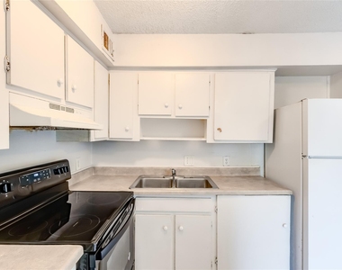 2215 Mission Hill Cir - Photo Thumbnail 7