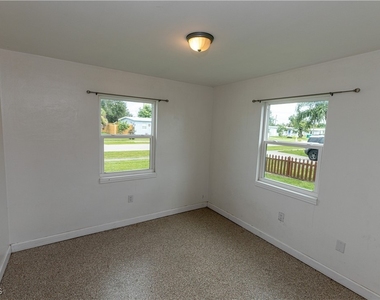 21043 Bersell Avenue - Photo Thumbnail 7