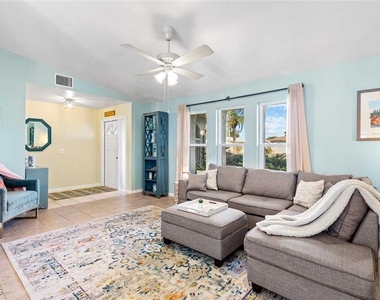 1426 Se 34th Terrace - Photo Thumbnail 9
