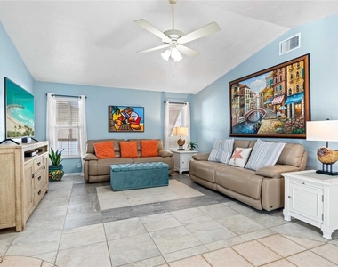 1426 Se 34th Terrace - Photo Thumbnail 5