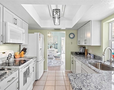 1426 Se 34th Terrace - Photo Thumbnail 6