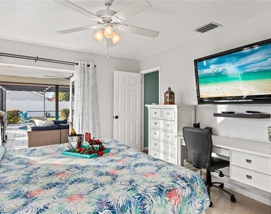 1426 Se 34th Terrace - Photo Thumbnail 12