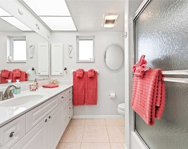 1426 Se 34th Terrace - Photo Thumbnail 13