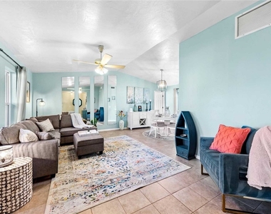 1426 Se 34th Terrace - Photo Thumbnail 8
