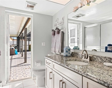 1426 Se 34th Terrace - Photo Thumbnail 16